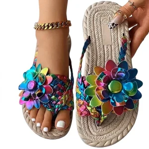 Blommiga sandaler med flätade remmar för dam