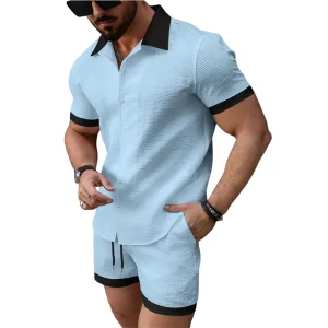 Herr tvådelat set med kortärmad skjorta med knappar och shorts med elastisk midja och dragsko