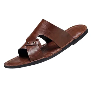 Herrarnas sandaler med utskuren rem och metallnitar